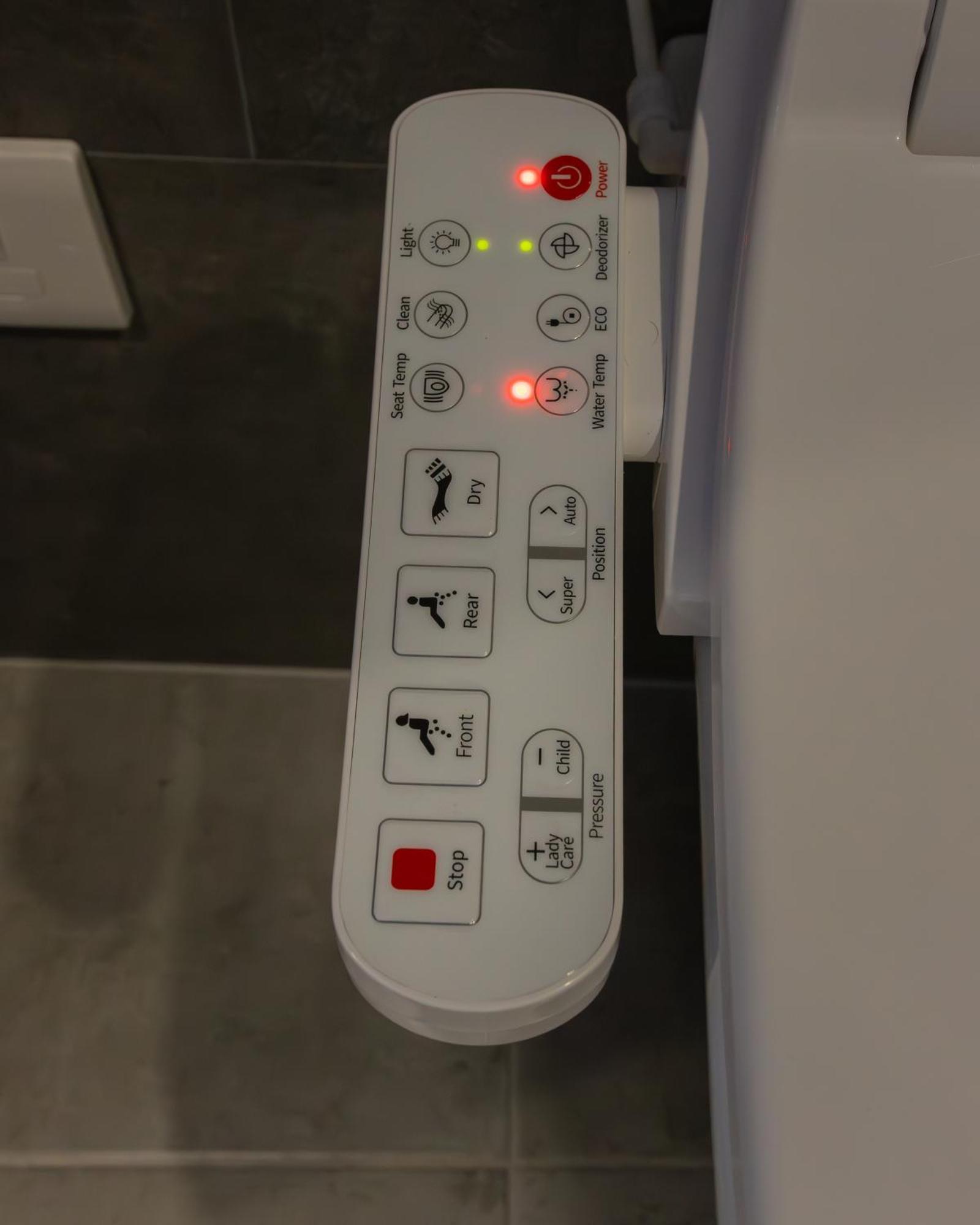 Jucuzzi Bath. Japanese Toilet. Belfast City Centre. Exteriér fotografie